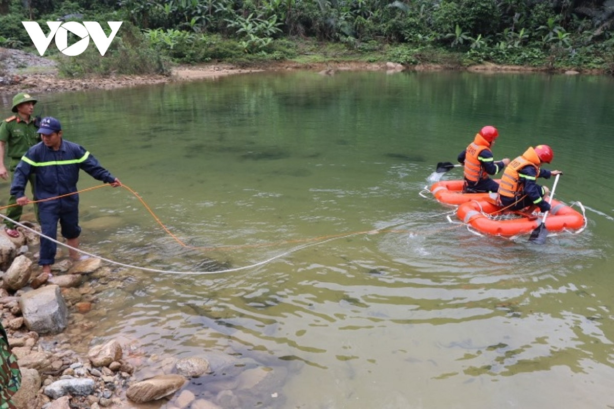 Tim thay cac vat dung cua cong nhan mat tich o Rao Trang-Hinh-2