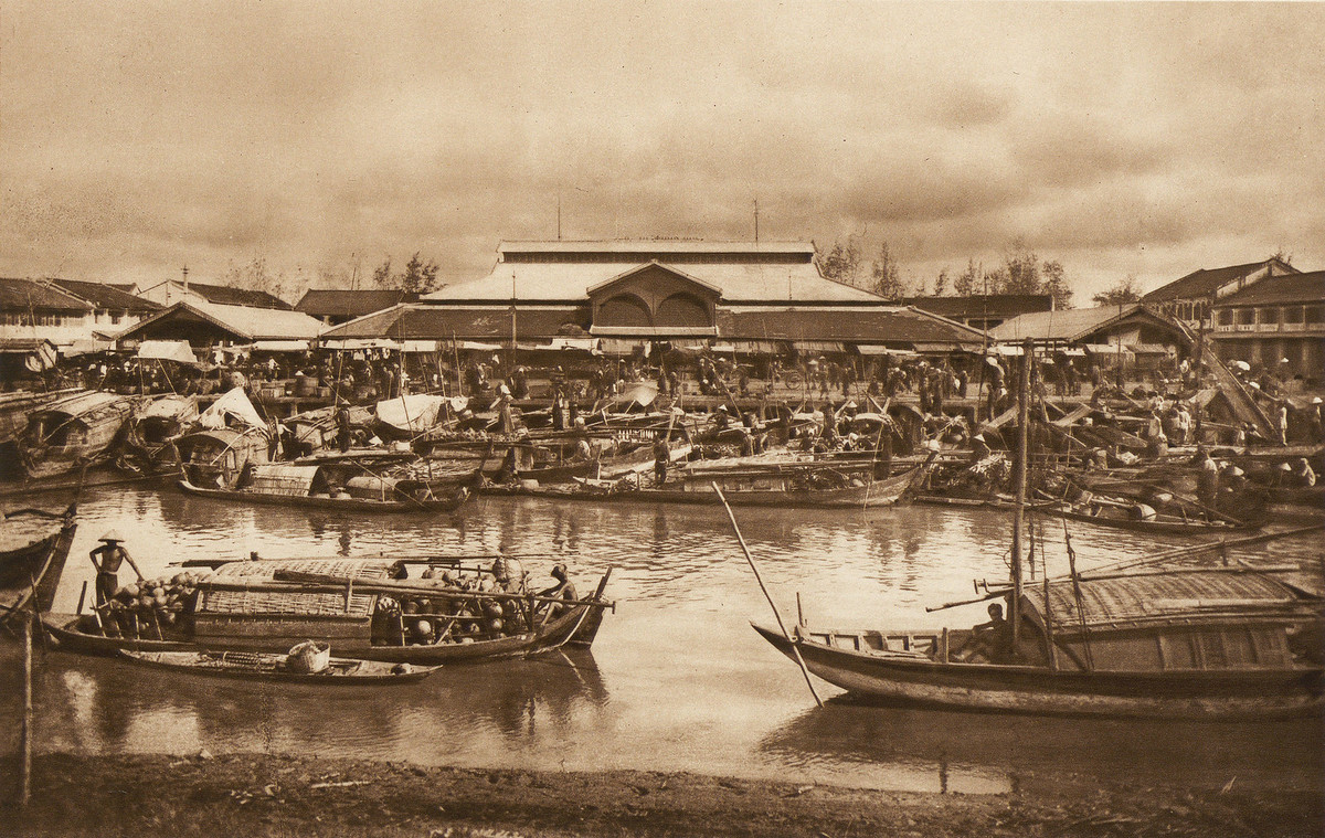 Cảnh họp chợ trên sông nước ở Bạc Liêu, 1934.
