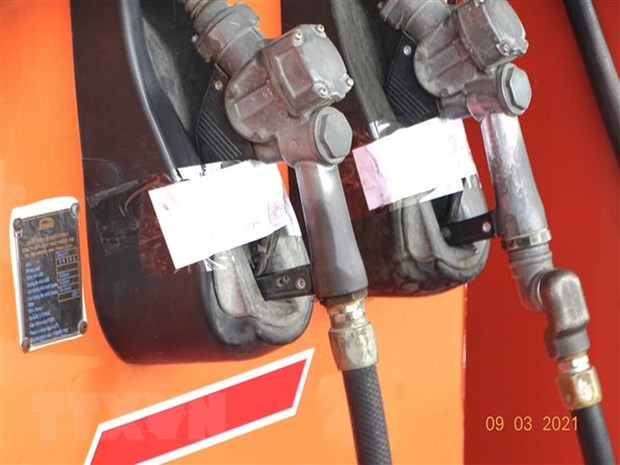 Dong loat kham xet 16 diem kinh doanh xang dau o nhieu dia diem