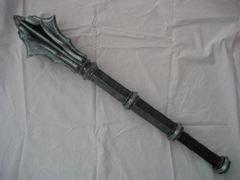 Khắc tinh của giáp lưới chính là chùy sáu cạnh, vì cây chùy này có lực đánh rất mạnh, đủ gây ra sát thương lớn cho cơ thể mà không cần phải cắt đứt áo giáp.