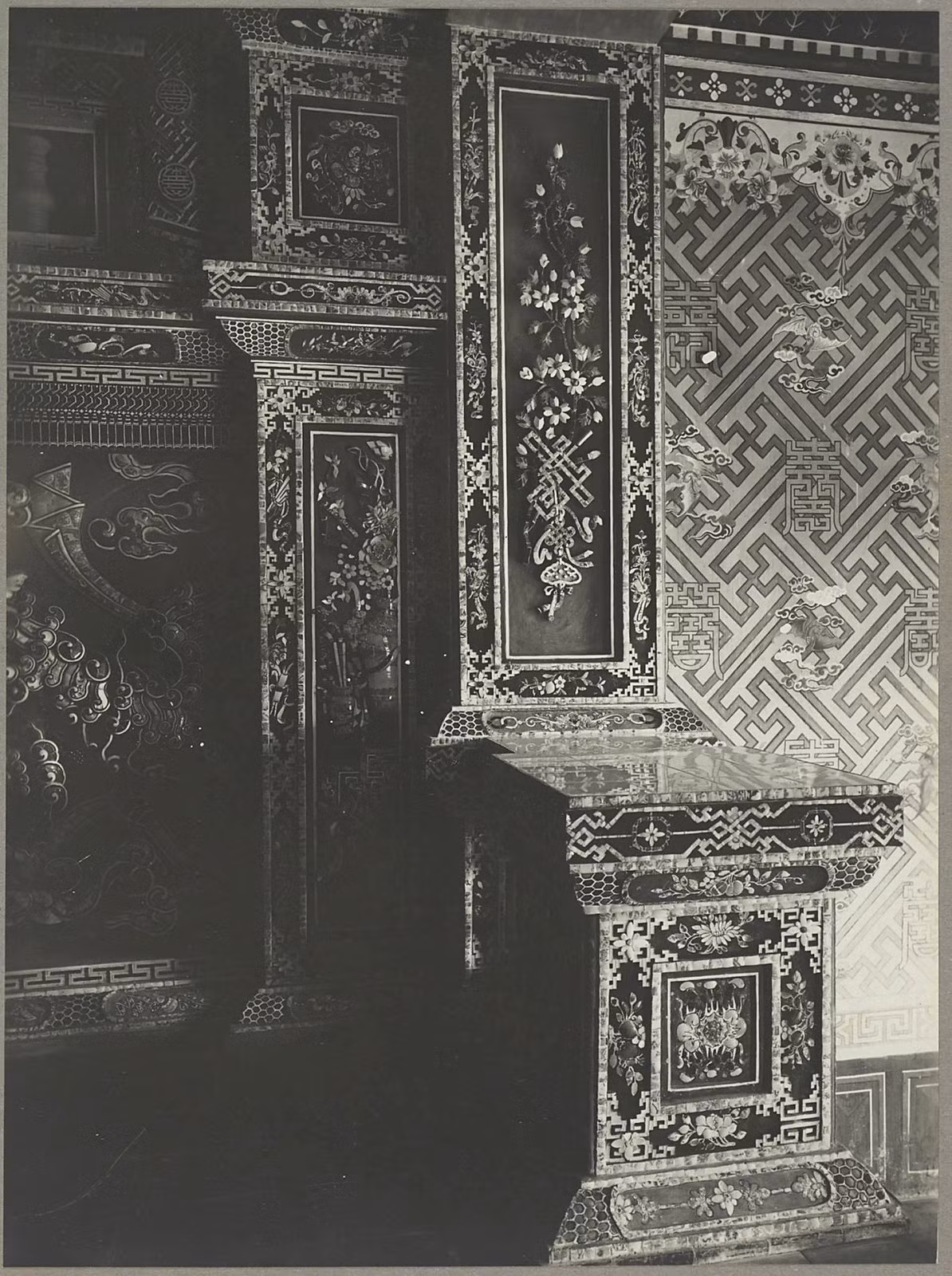 Nhà hát Cửu Tư Đài đã bị phá hủy trong chiến sự ở Huế tháng 2/1947.