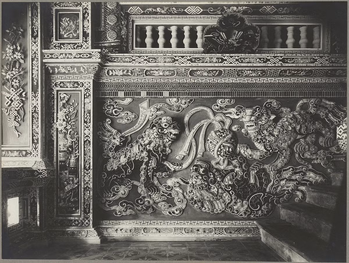 Bên cạnh các buổi biểu diễn nghệ thuật, đây còn là nơi các hoàng đế nhà Nguyễn tiếp đón khách quý hay tổ chức các sự kiện đặt biệt.