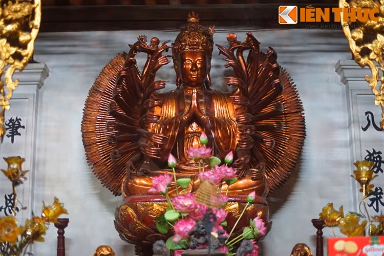 Có niện đại từ thế kỷ 16, tượng quán Thế Âm thiên thủ thiên nhãn Chùa Đào Xuyên (xã Đa Tốn, huyện Gia Lâm, Hà Nội) là bức tượng Quán Thế Âm thiên thủ thiên nhãn cổ nhất Việt Nam.