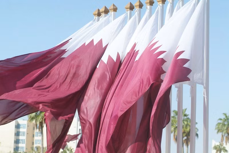  2. Quốc kỳ tỉ lệ 11:28. Quốc kỳ Qatar có tỉ lệ chiều cao trên chiều rộng là 11/28. Đây là quốc kỳ duy nhất trên thế giới có kích thước chiều rộng gấp hơn hai lần chiều cao. Ảnh: Marhaba Qatar.