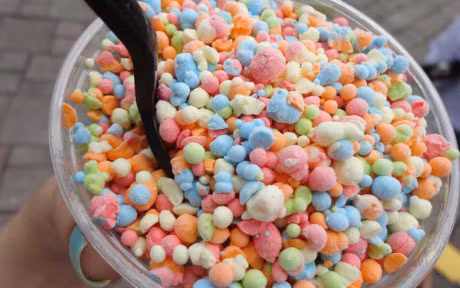 Dù xuất hiện trên thị trường chưa lâu nhưng hãng kem Dippin Dots khiến nhiều khách hàng trên thế giới "phát cuồng" về hương vị và mẫu mã độc đáo.