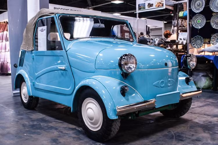 Mẫu xe SMZ đầu tiên là S-3A-M, được sản xuất từ năm 1958 đến 1970. Nó được trang bị động cơ 10 mã lực và tốc độ tối đa 55 km/h. Ảnh: Sports Car Digest.