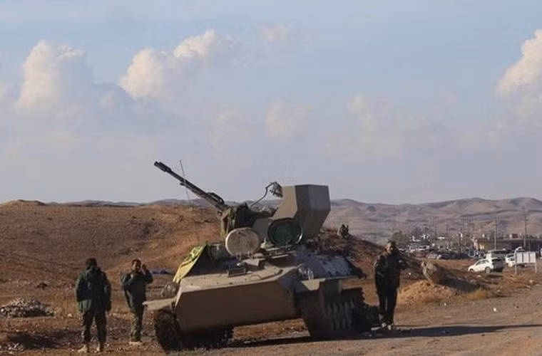 Xe thiết giáp đa năng MT-LBu được cải tiến trang bị pháo phòng không ZU-23-2 để phòng không và chống phương tiện cơ giới hạng nhẹ của IS.