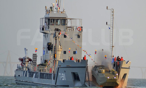 Tàu đổ bộ Roro 5612.