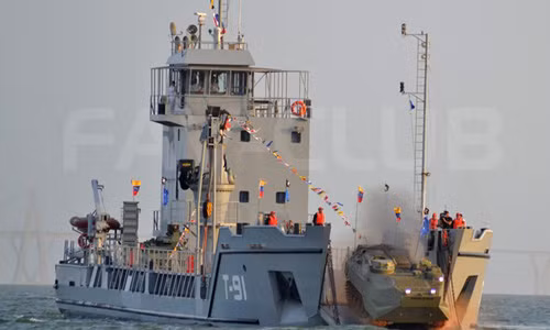 Tàu đổ bộ Roro 5612.