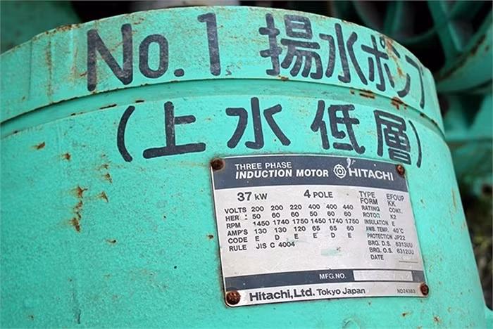 Anh Lâm, chủ một cửa hàng máy công nghiệp cho biết, người dân vẫn ưa chuộng các loại máy móc cũ của Nhật hơn là các sản phẩm mới của Trung Quốc, vì có độ bền, giá lại rẻ, cũng dễ sửa chữa.