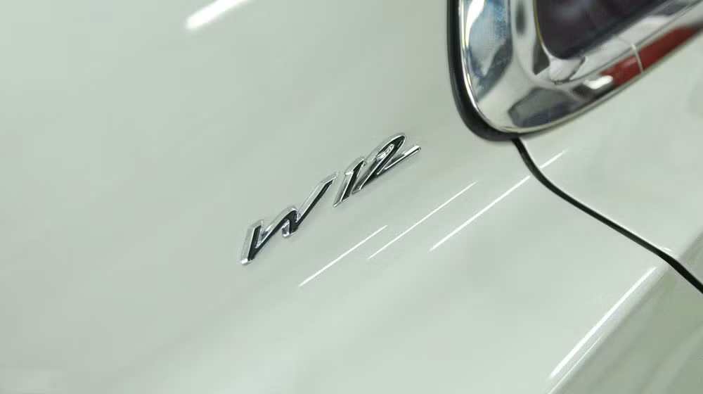 Theo công bố của nhà sản xuất, Continental Flying Spur 2014 tiêu thụ 14,7 lít/100km đường hỗn hợp cùng mức khí thải CO2 343g/km.