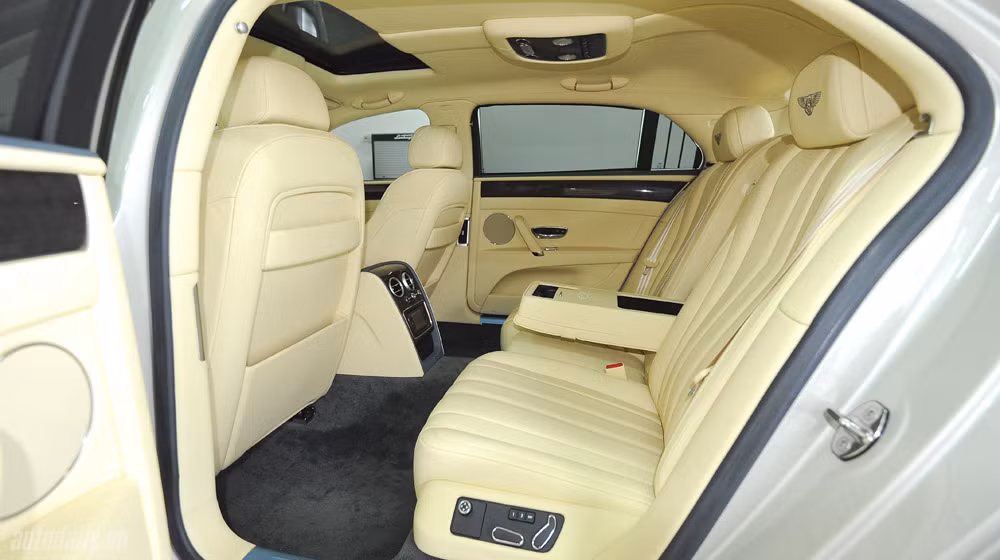 Tại Mỹ, Flying Spur 2014 có giá từ 198.000 USD. Tại thị trường Việt Nam, Bentley hiện chưa công bố giá bán mẫu xe này.