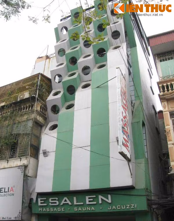 Nhà ống tổ ong trên phố Đội Cấn (quận Ba Đình).