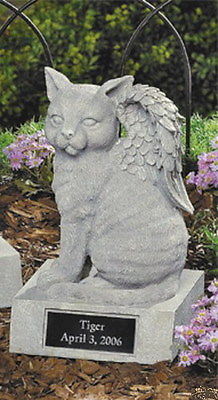 Khách hàng cũng phải trả khoảng 2 triệu đồng cho việc khắc bia mộ có hình ảnh thú cưng. Ảnh: eBay.