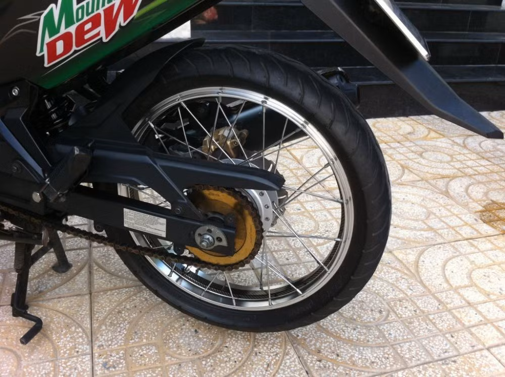 Cận cảnh giò sau nhìn hấp dẫn không kém.