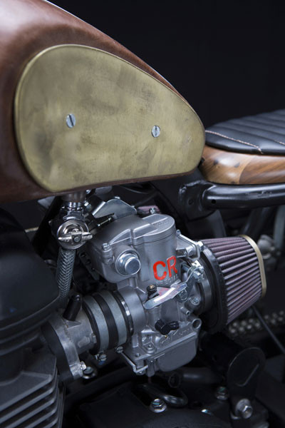 Bộ chế hòa khí mới dành cho động cơ xe và hệ thống lọc hình nón tính năng cao. Bên cạnh đó là hệ thống xả 2 trong 2 đặt hàng mới thay cho loại nguyên bản, đi kèm tấm chắn nhiệt bằng đồng để bảo vệ chân người ngồi.