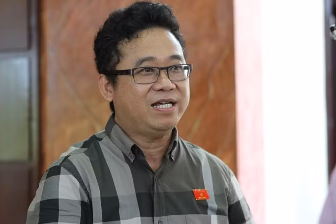 Doanh nhân Đặng Thành Tâm sau nhiều lần ra vào top 10 người giàu nhất sàn chứng khoán Việt thì hiện tại đang trụ vững ở vị trí thứ 10 top này. Ông Tâm (SN 1964) tại TP Hải Phòng, năm 1976, ông theo gia đình vào TP HCM. Năm 2007, ông Tâm leo lên vị trí người giàu nhất sàn chứng khoán Việt. Hiện tại, ông là Chủ tịch HĐQT Tổng công ty Phát triển Đô thị Kinh Bắc.