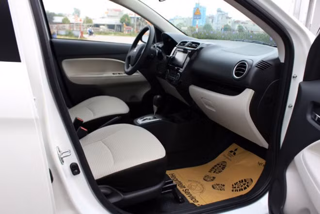 Xe sử dụng động cơ xăng I3 1.2L (78 mã lực/6.000 vòng/phút, 100Nm/4000 vòng/phút) và hộp số sàn 5 cấp hoặc vô cấp. Kích thước tổng thể của xe là 4.244 x 1.669 x 1.514 mm với chiều dài trục cơ sở 2.550 mm mm.