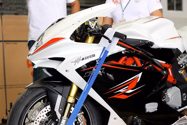 Những nét khỏe khoắn, sành điệu của F4 RR.