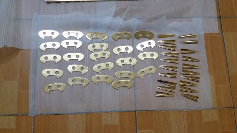 Những chi tiết nhỏ được chế thêm để tạo họa tiết cho lazang.