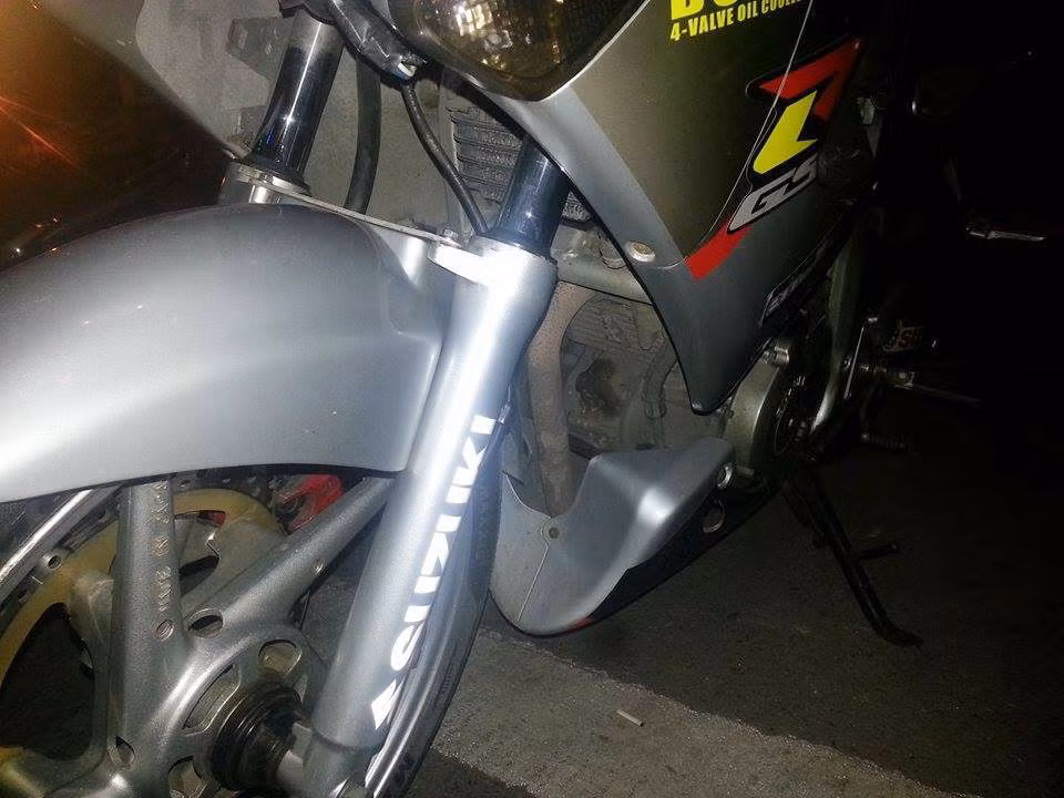 Cặp mâm "made in Japan" vô cùng mạnh mẽ, cứng cáp này chắc chắn sẽ kích thích các dân chơi. Đây là một trong những chi tiết mang lại vẻ dũng mãnh, hầm hố và bền bỉ cho FXR150.