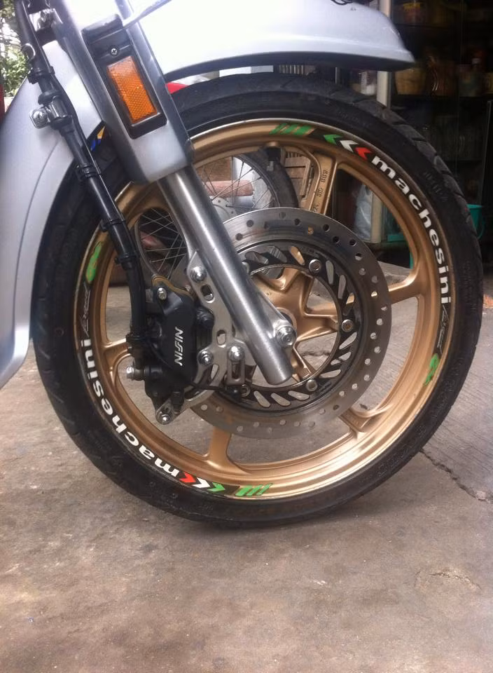 Dàn chân trước với dĩa CBR heo SH.