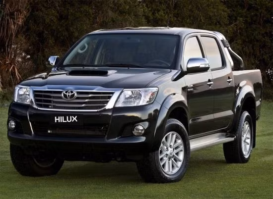 Toyota Hilux: Tiêu thụ 888 chiếc trong 7 tháng đầu năm 2014. Là mẫu bán tải giàu truyền thống và được ưa thích trên toàn cầu nên không quá ngạc nhiên khi Toyota Hilux đang gặt hái được nhiều thành công tại Việt Nam. So với các đối thủ, mẫu xe của Nhật Bản được đánh giá là vận hành bền bỉ, khả năng chuyên chở, sức kéo tốt.