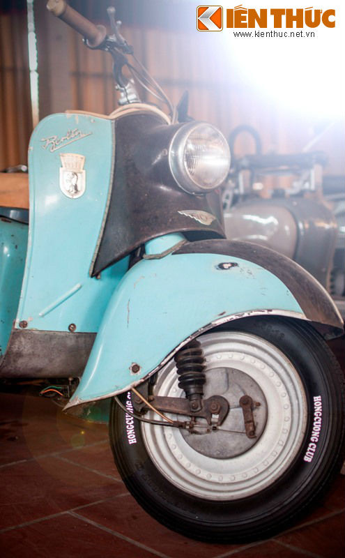 Hệ thống treo của Berlin SR 59 không thật sự tốt, nhất là phuộc trước của xe không đáp ứng được độ êm cho xe trong điều kiện đường xá gồ ghề ở Đông Đức. Ảnh: Cận cảnh phuộc trước của Berlin SR 59.