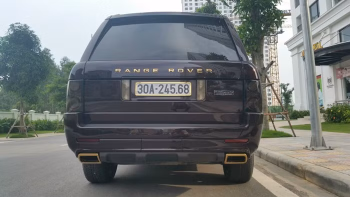 Đây cũng là chiếc Range Rover Autobiography Ultimate Edition đầu tiên trên thế giới được mạ vàng 24K.