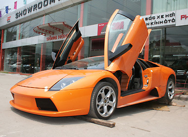 Murcielago tại một showroom ở Hà Nội.