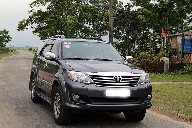 Không có sự thay đổi lớn như Toyota Vios nhưng Toyota Fortuner chứng tỏ được sự ổn định cũng như vị thế số 1 của mình trong phân khúc SUV 7 chỗ với doanh số 690 xe trong tháng 8, thời điểm thường bị coi là khó bán xe nhất trong năm.