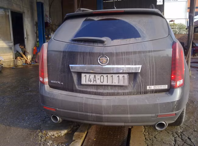 Chiếc Cadillac SRX4 cũng sở hữu cho mình biển tứ quý 14A-011.11.