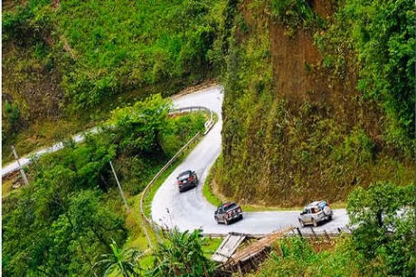 Khi để cần số ở vị trí phù hợp với từng con dốc, ta có thể lái xe xuống dốc, ôm cua mà vẫn tuyệt đối an toàn, vẫn có thể làm chủ được tốc độ, vẫn có thể phanh lại khi cần, thậm chí dừng hẳn xe trong trường hợp cần thiết.