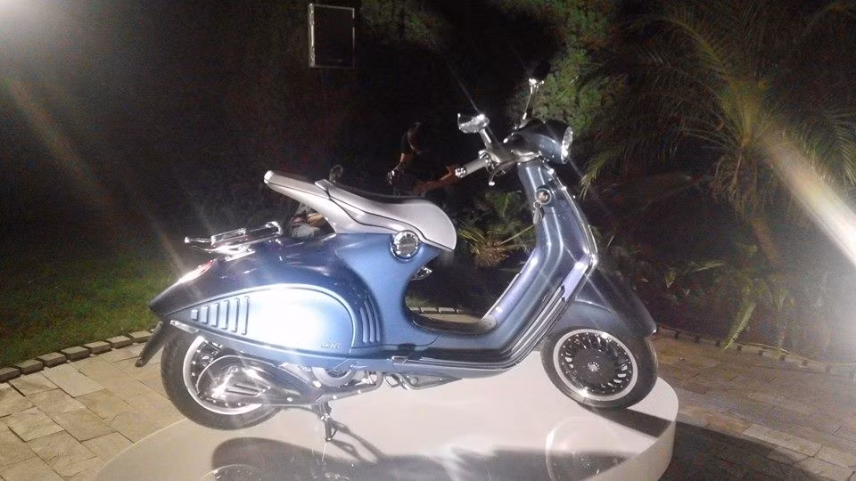 Vespa 946 Bellissima phiên bản xanh blue midnight.