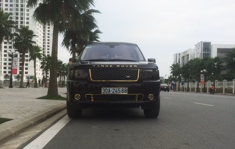 Chiếc xe mang biển số Hà Nội.