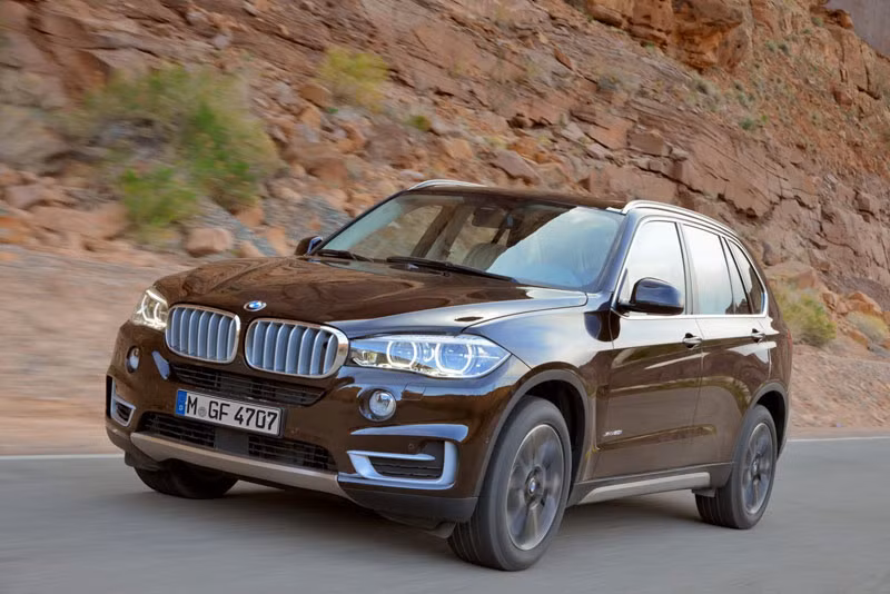 BMW X5: 305.000 chiếc.