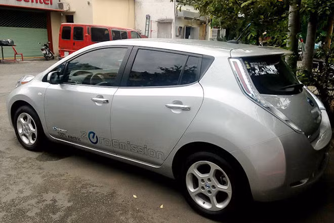 Chiếc xe này thuộc phiên bản mới nhất và có thể chạy quãng đường 160 km sau mỗi lần sạc đầy điện cho bộ pin.