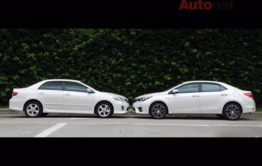 Corolla Altis 2014 (xe phải) có kích thước dài x rộng x cao là 4.639 x 1.776 x 1.460 (mm) chiều cơ sở là 2.700mm. Kích thước dài x rộng x cao của Altis thế hệ cũ đạt 4.540 x 1.760 x 1.465 (mm), chiều dài cơ sở 2.600 mm. Như vậy, chiều dài cơ sở của mẫu xe này lớn hơn thế hệ cũ E140 (xe trái) tới 100mm.