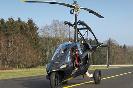 Tốc độ của xe được ghi nhận ở mức 180 km/h ở cả mặt đất lẫn trên không. Mức tiêu thụ nhiên liệu khi đi đường của xe khoảng 8,3 lít/100km. Bình nhiên liệu đủ để cung cấp cho xe chạy được quãng đường 1.200 km, khi bay khoảng cách rút lại còn 350-500 km.