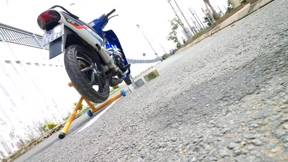 Tuổi đời không còn trẻ nhưng nhìn chiếc Suzuki Sport 98 120 này lại rất mới. Nguồn ảnh: Chợ VNRCB.