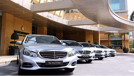 Xe mang "cửa sổ tâm hồn" hoàn toàn mới. Thay vì tách đôi thành 2 cụm mỗi bên, đèn pha được thiết kế liền mạch với nhau tạo sự mềm mại. Đèn LED tích hợp một phần hoặc hoàn toàn trên đèn pha.