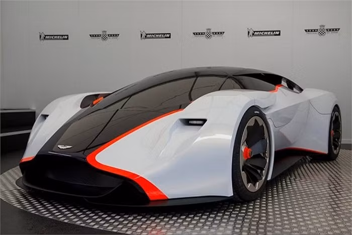 Mặc dù hiện nay mẫu xe có cái tên rất dài, Aston Martin DP-100 Vision Gran Turismo, chưa thể vận hành trên thực tế nhưng trang bị động cơ cực khủng 6L - V12 turbo kép với khả năng tạo ra 800 mã lực.