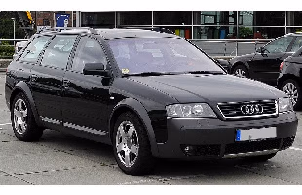 Allroad Quattro: Năm sản xuất 1999. Mẫu xe Audi A6 đã biến mình thành một phiên bản đa dụng và phù hợp với nhiều loại đường sá bằng chiếc A6 Allroad Quattro. Hệ thống theo tùy chỉnh của chiếc Allroad có khả năng giúp nó vượt qua đủ mọi loại đường từ đường đua đến đường núi. Nó có thể so sánh với tính năng của một chiếc Land Rover đa dụng.