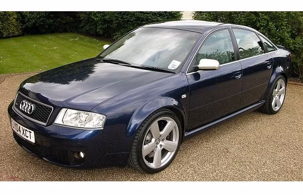 C5 RS6: Năm sản xuất 2002. Chiếc C5 RS6 không chỉ được trang bị động cơ có công suất 444 mã lực, nó còn là kẻ thống trị giải đua SPEED World Challenge GT Series Bắc Mỹ từ năm 2002-2004.