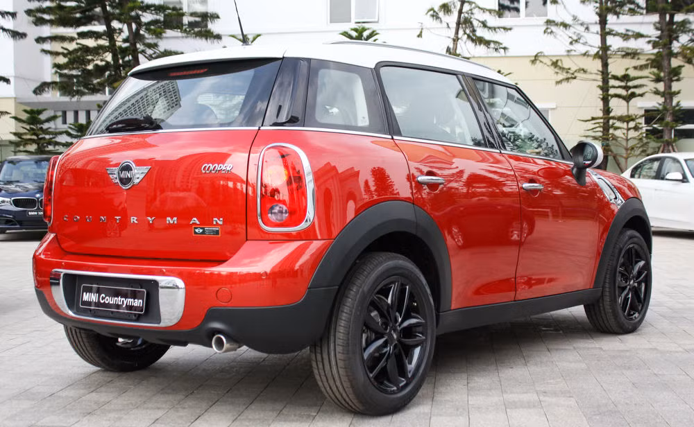 Khoang hành lý trên xe có thể tích 350 lít và mở rộng lên 1.170 lít khi gập hàng ghế thứ hai.