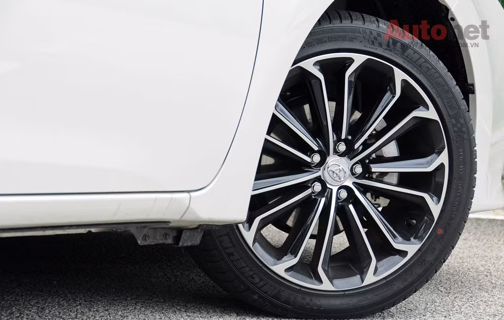 Bánh xe của Altis mới.