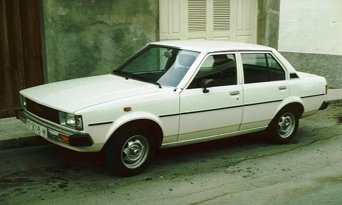 Thế hệ thứ tư ra mắt vào tháng 3/1979 mang đến thiết kế vuông vức điển hình. Thế hệ này cũng được giới thiệu kèm công nghệ phun nhiên liệu như một tùy chọn mà khách hàng phải trả thêm tiền.