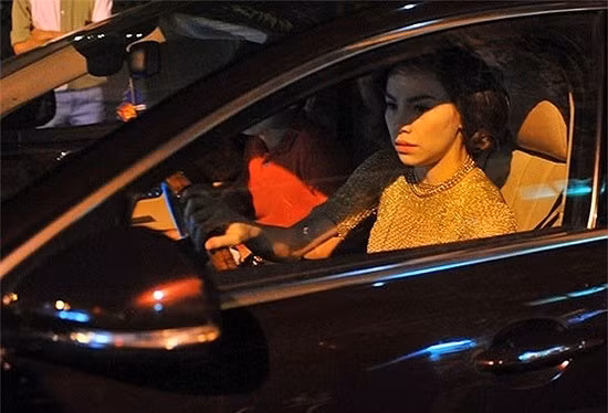 Chiếc Jaguar XJL màu mận chín của Hồ Ngọc Hà từng sở hữu có giá sau thuế vào khoảng 200.000 USD.