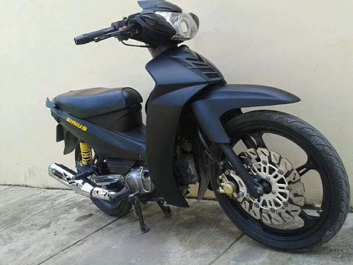 Phiên bản Sirius đen kịt với dĩa "khủng".