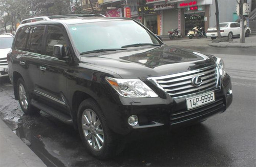 Lexus LX570 biển số tứ quý 5. Đây là một trong số rất nhiều siêu xe Lexus được đeo biển đẹp. Số 5 tượng trưng cho danh dự, uy quyền, quyền lực và sự bền vững.